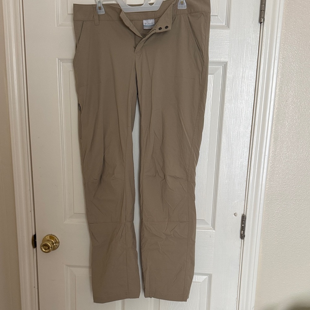 Columbia Women’s 14 Long Khaki Pants